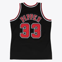 Chicago Bulls Scottie Pippen 1997-98 Hardwood Classics Alternate Swingman Jersey By Mitchell & Ness - Black -